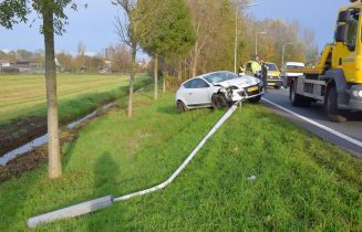 Automobilist ramt lantaarnpaal, Europaweg - N206 in Leiden