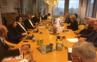 Foto 2 Gemeenten Zuid-Holland en Utrecht in gesprek met Dick Benschop, CEO Schiphol