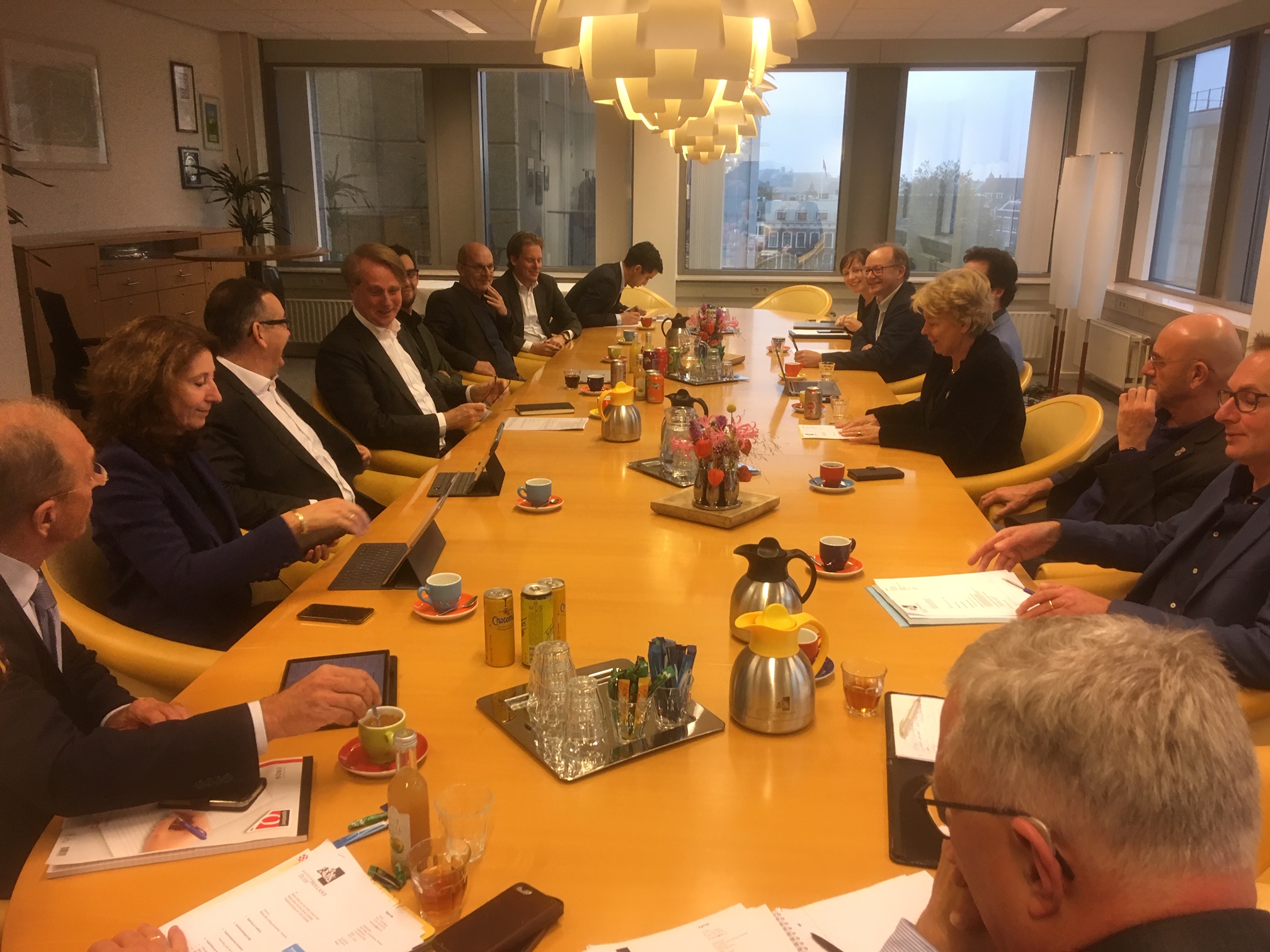 Foto 2 Gemeenten Zuid-Holland en Utrecht in gesprek met Dick Benschop, CEO Schiphol