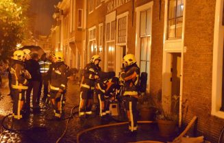 Schoorsteenbrand in monumentaalpand, Herensteeg in Leiden