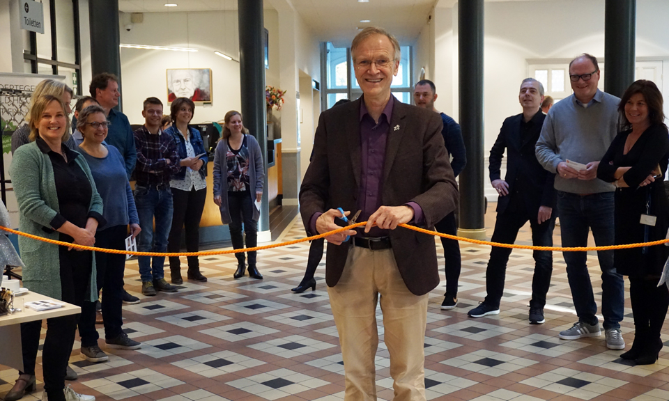 Wethouder Nieuwenhuis opent tentoonstelling wandkunst Torenvlietbrug