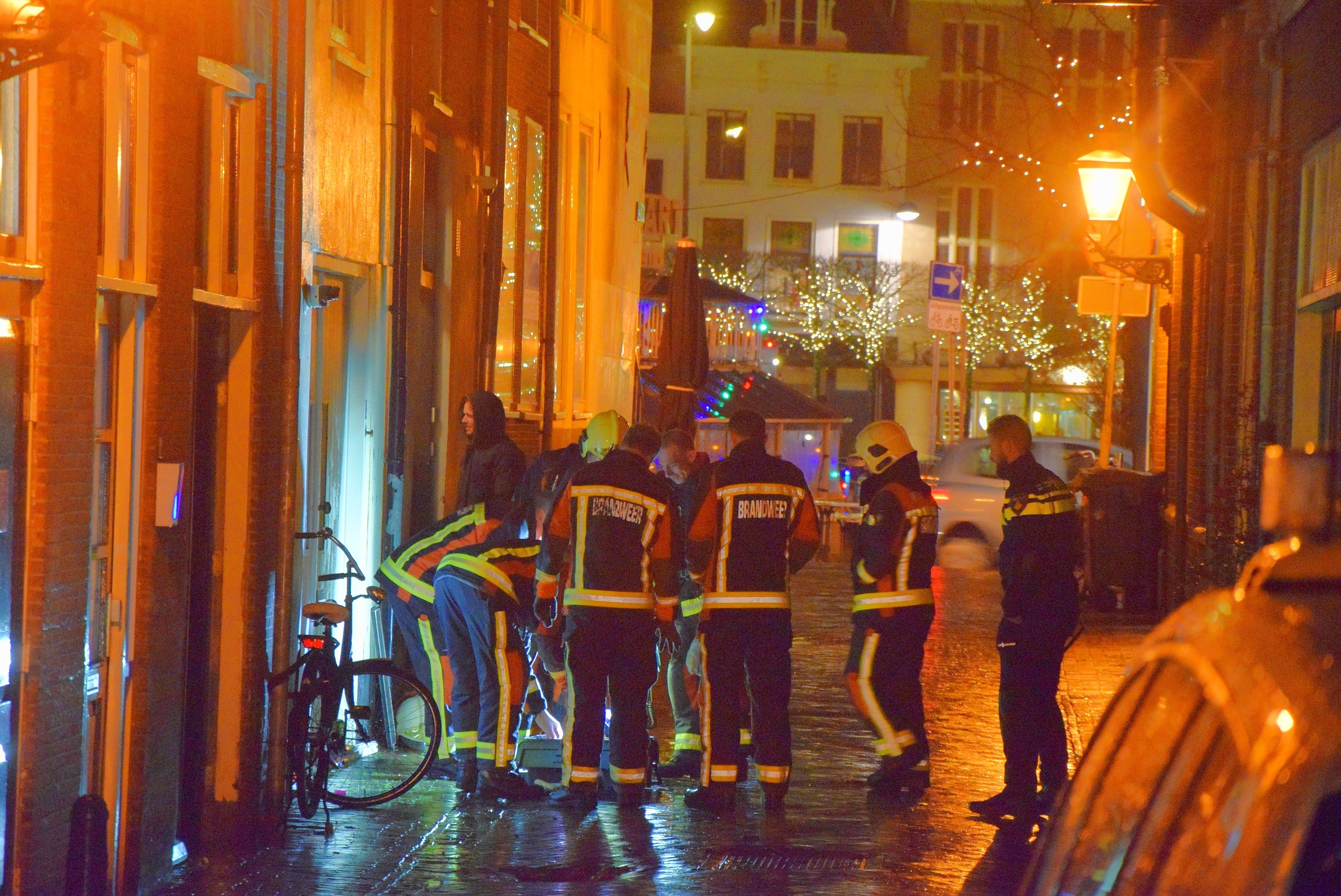 Lekkende motor verraadt wietplantage, Caeciliastraat in Leiden
