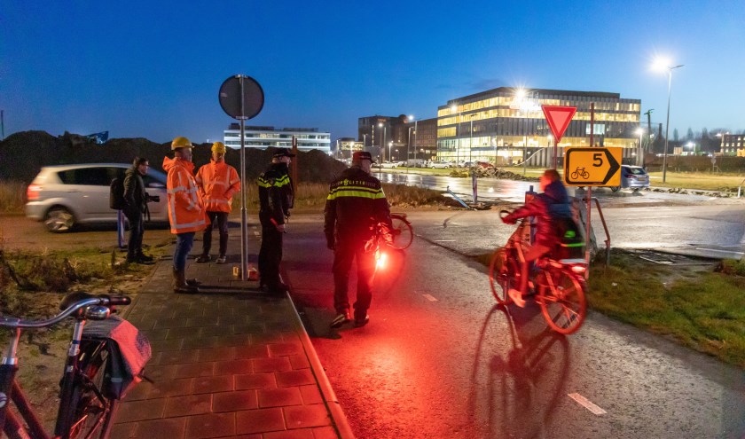 Controle fietsverlichting in Nieuw Rhijngeest