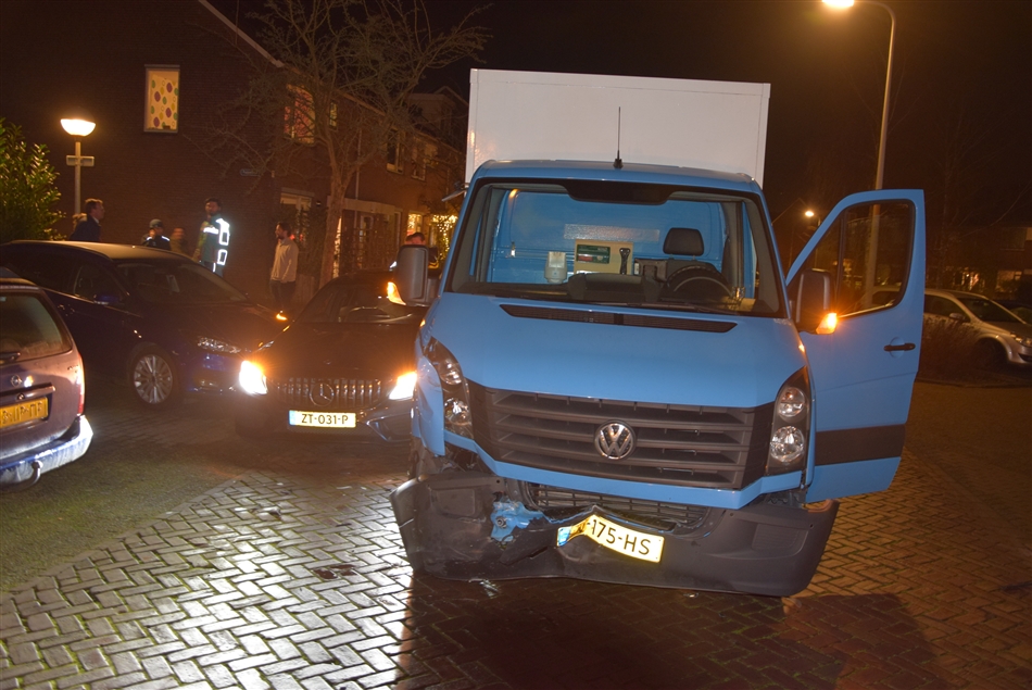 Gewonde bij aanrijding in Merenwijk