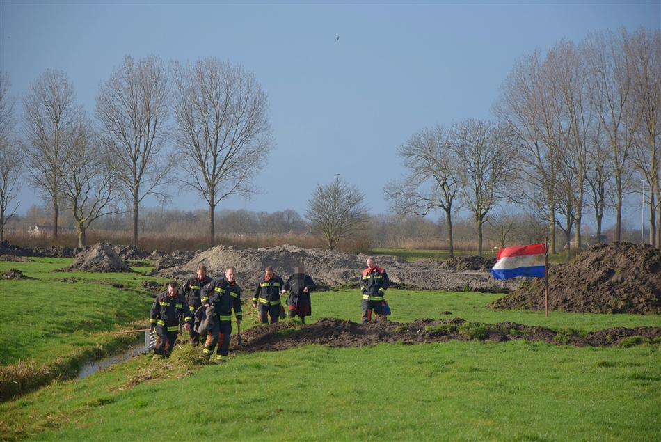 vrouw vast in drijfzand