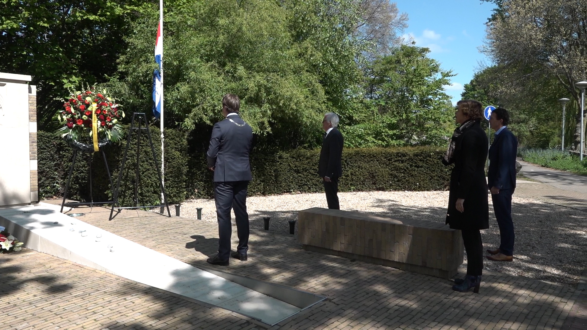 Foto gemeente Voorschoten bij oorlogsmonumen t
