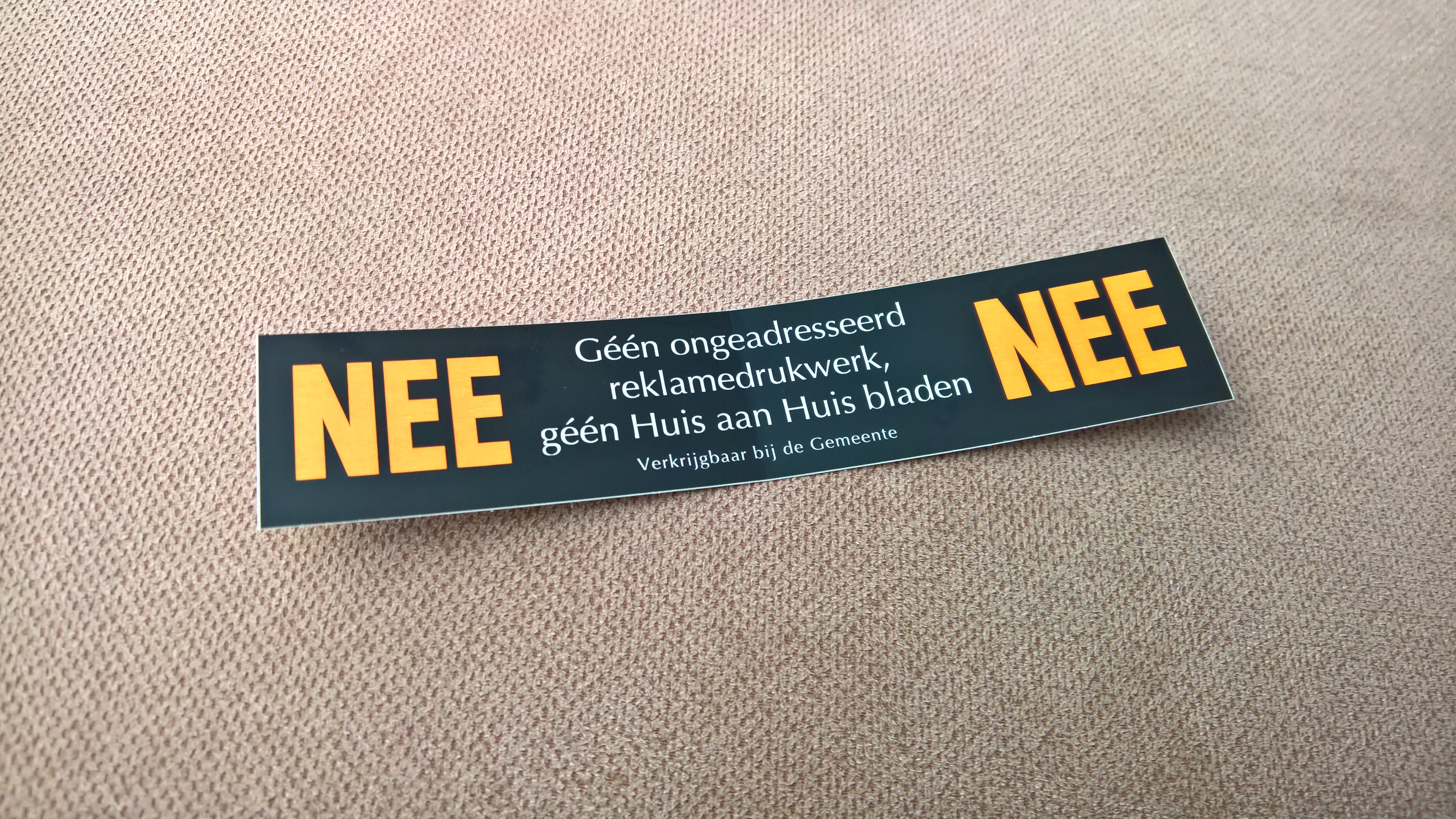 Nee_-_Nee_anti-spam_sticker_(2017)