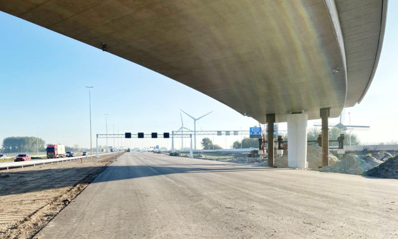 Onder-de-fly-over-richting-Amsterdam-800x480