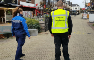 Boa en toezichthouder.JPG
