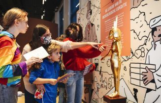Bezoekers in Rijksmuseum van Oudheden (1)