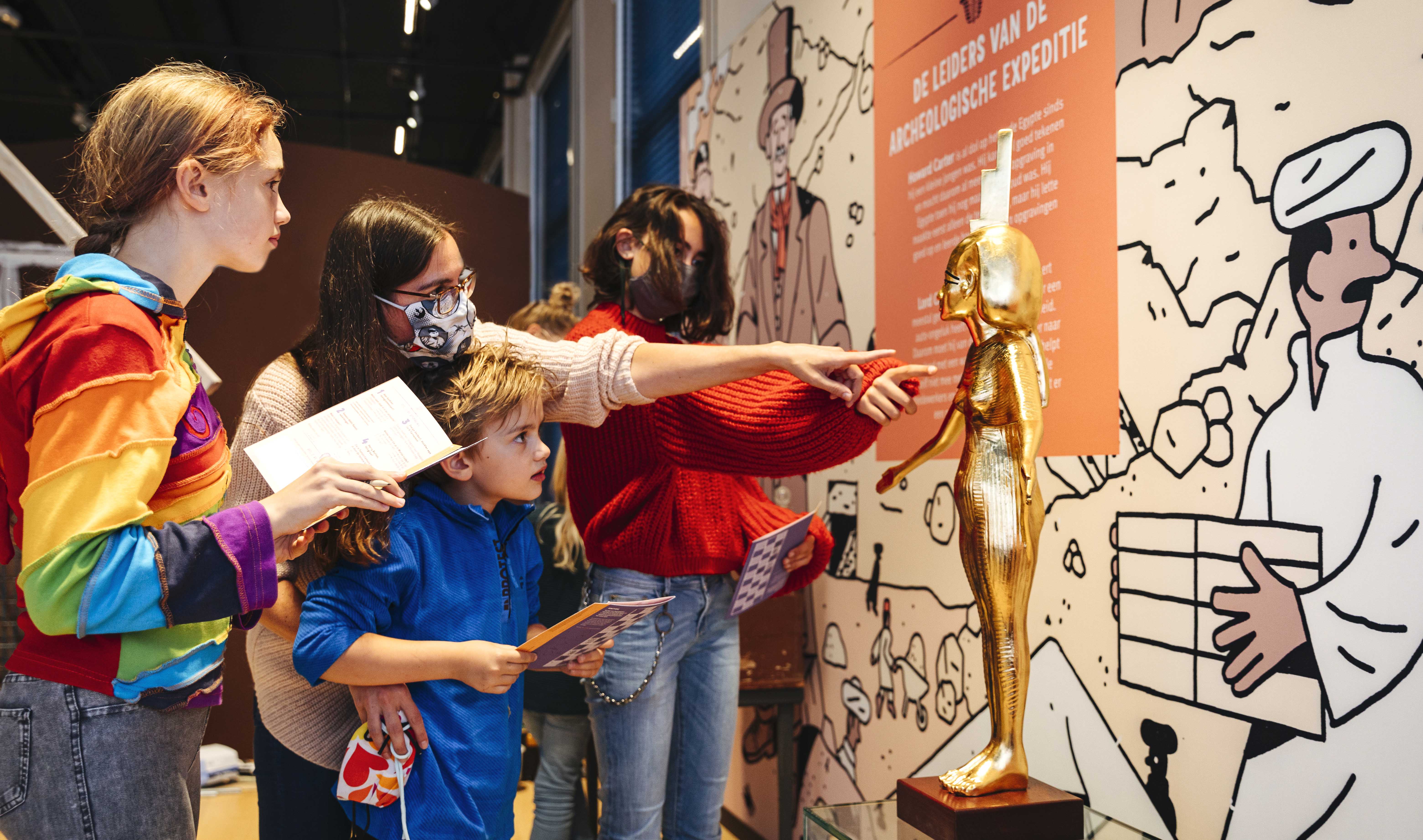 Bezoekers in Rijksmuseum van Oudheden (1)