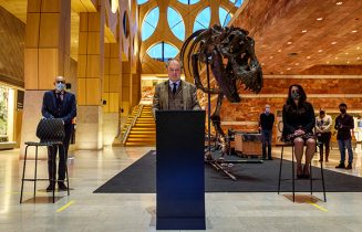 Naturalis: T-Rex replica ceremonie overdracht burgemeesters Nagasaki Leiden Nederland - Foto door: Rob van Dullemen ©