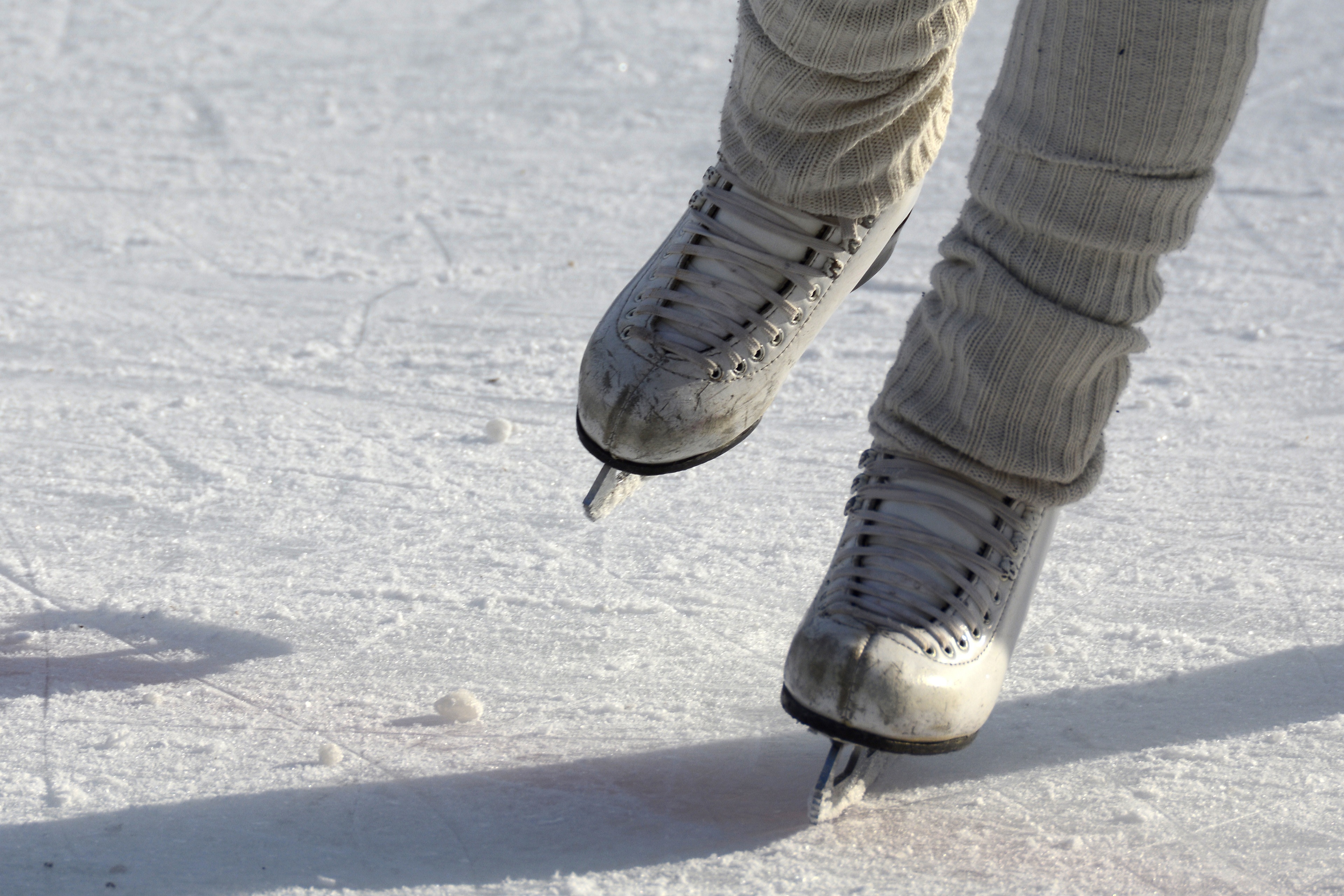 shoe-snow-cold-winter-woman-sport-1198625-pxhere.com