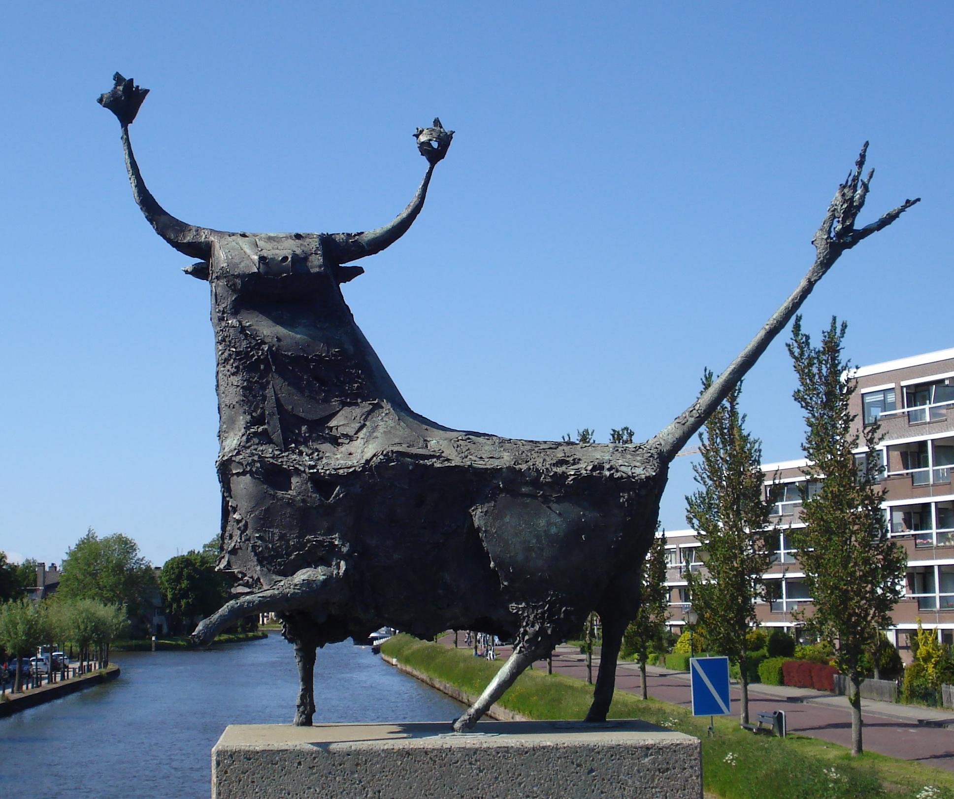Leiderdorp_kunstwerk_beeld_van_een_stier