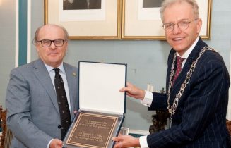 Overhandiging bronzen V2 plaquette 20 oktober 2021
