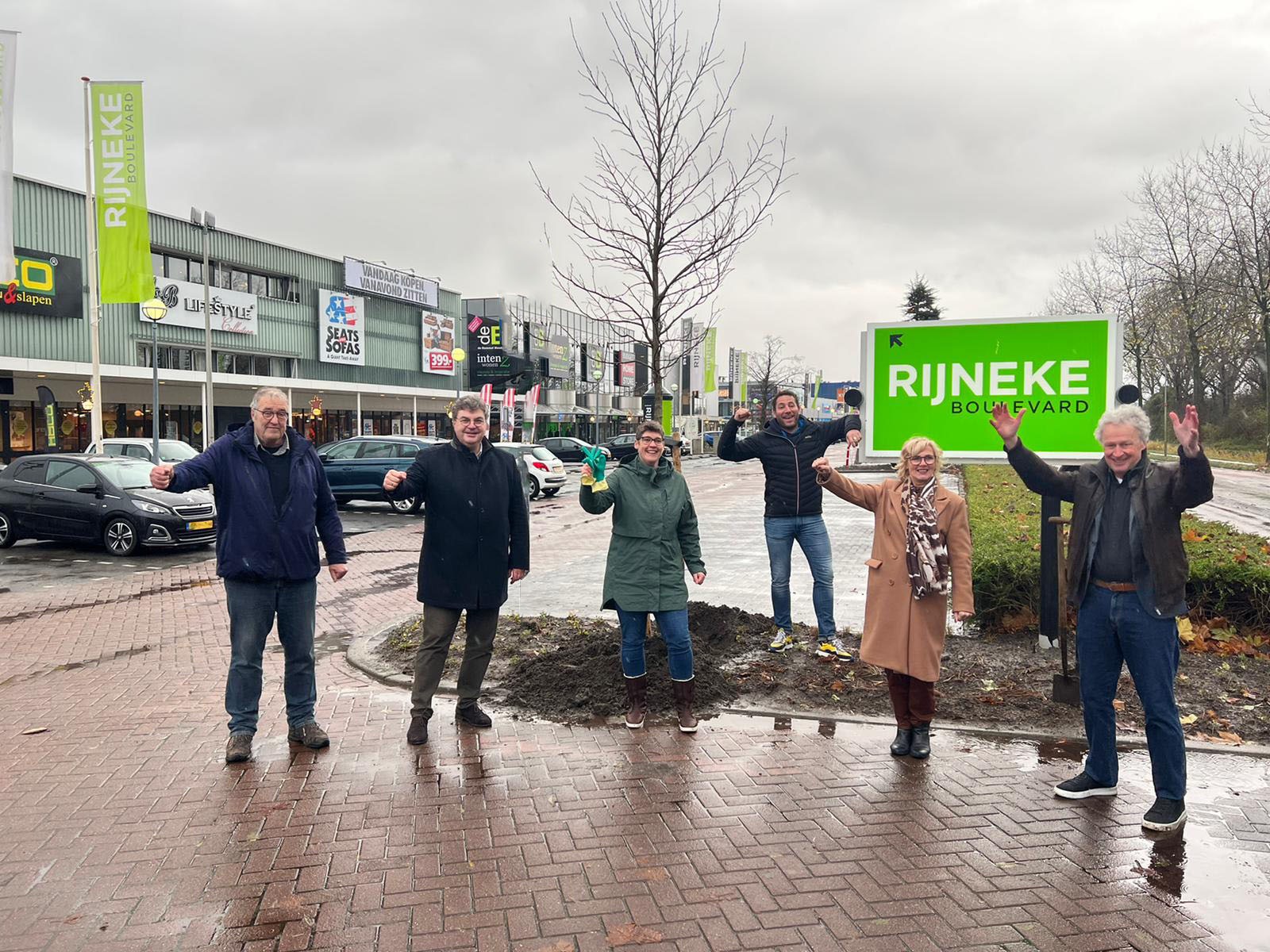 Groepsfoto bij de Rijneke Boulevard