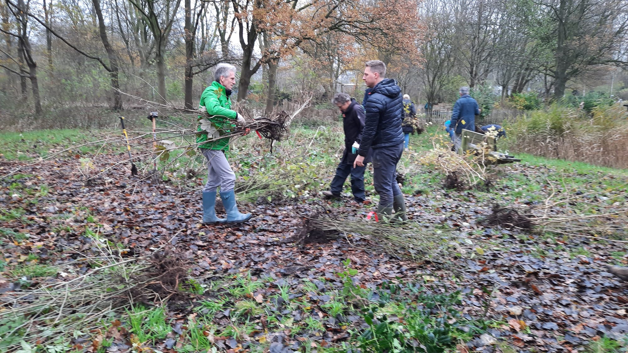 Natuurspeeltuin Leiderdorp verzamelt stekken DEC21