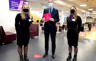 mboRijnland_minister Dijkgraaf ontvangt uitnodiging te komen dineren_kleiner