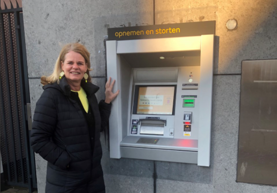 Caroline klaver pinautomaat