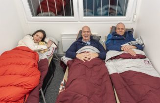 Corporatiebestuurders slapen in bouwkeet
