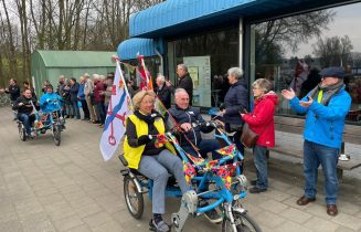 Laila op de fiets